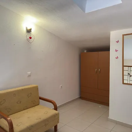 Estrellas Haus 니키티