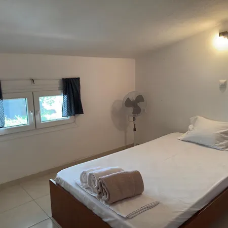 Estrellas Haus * Νικήτη